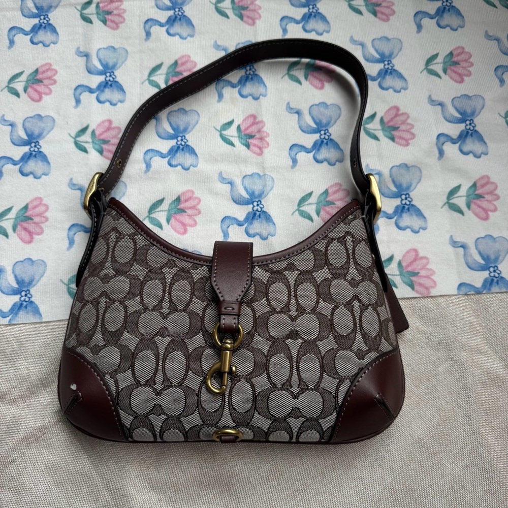 Coach Hamptons Hobo Bag In Signature Jacquard